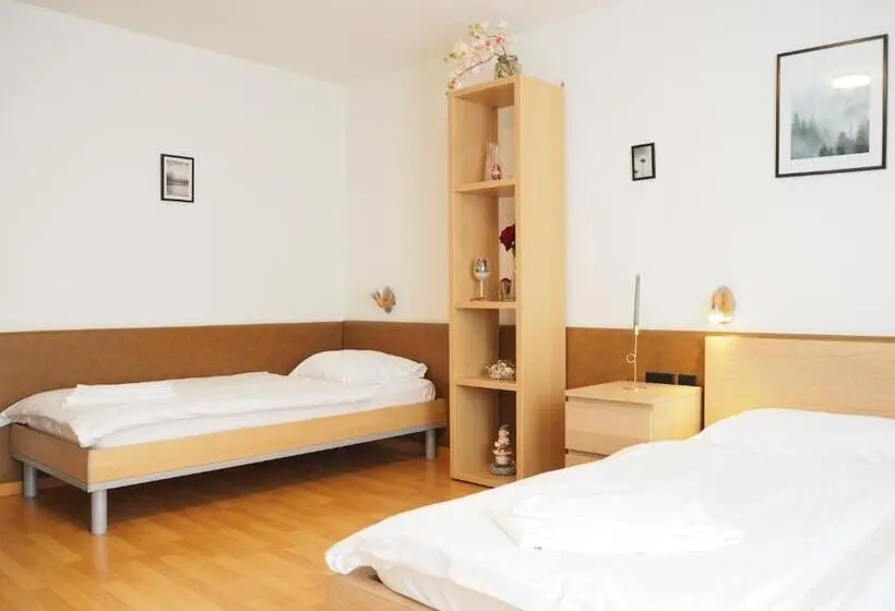 Habitació Triple Estàndard, Stadthof Glarus