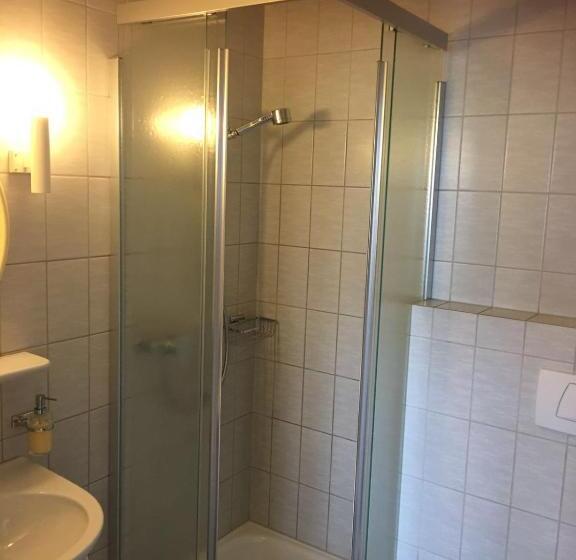 スタンダードトリプルルーム, Schützenhaus