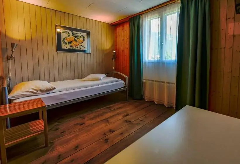 اتاق استاندارد یک نفره, Tell And Apartments