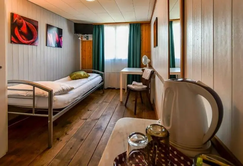 اتاق استاندارد یک نفره, Tell And Apartments