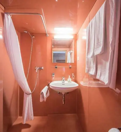 اتاق استاندارد, Tell And Apartments