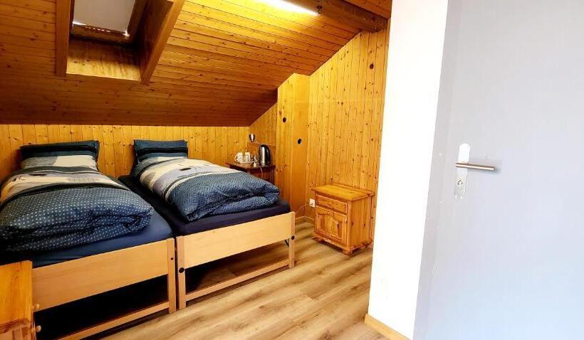 标准间带阳台, Tell And Apartments