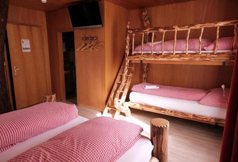 חדר סטנדרט לארבעה, Tourist