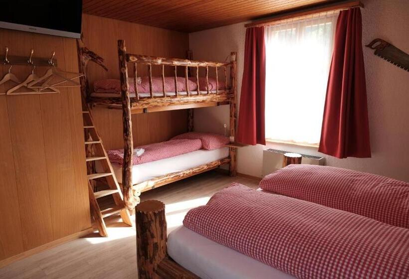 חדר סטנדרט לארבעה, Tourist