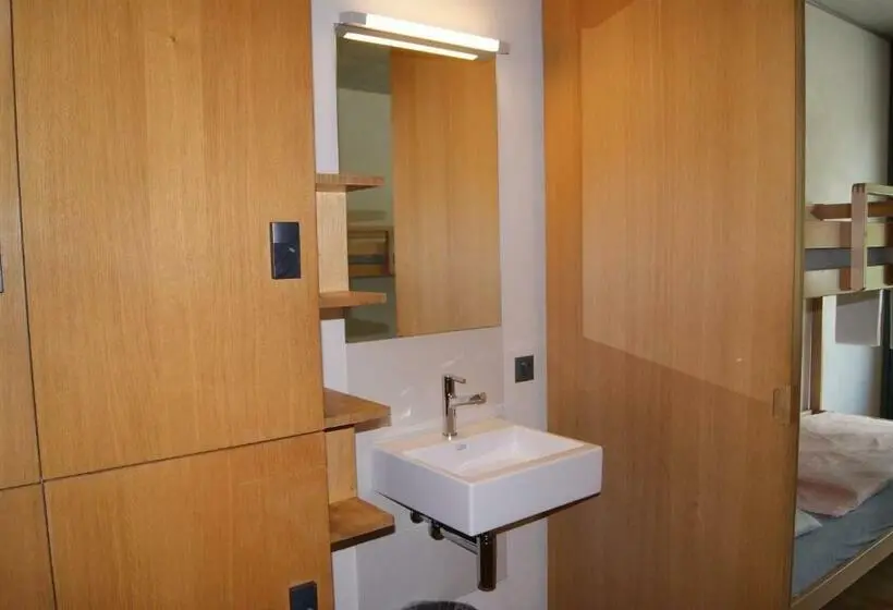 Standard Neljän Hengen Huone, Interlaken Youth Hostel