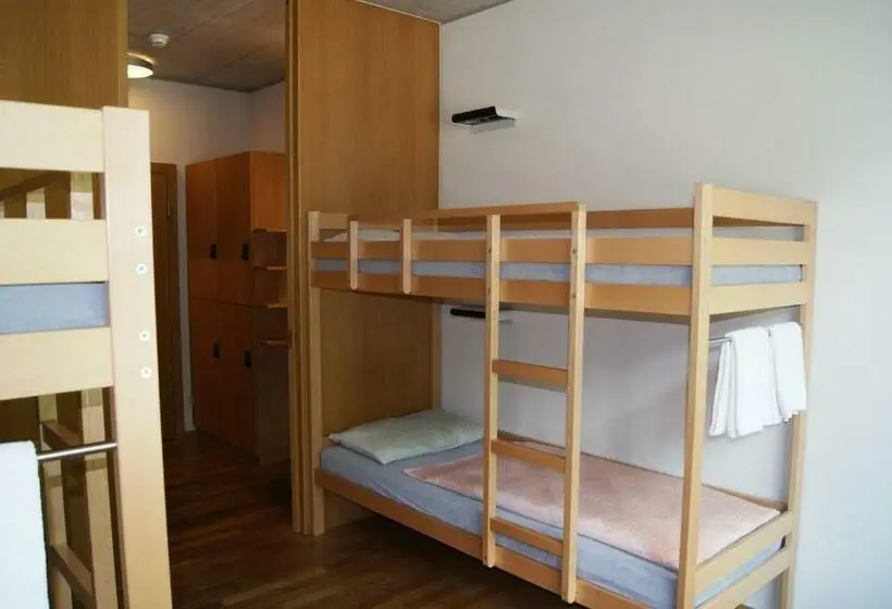 Standard Neljän Hengen Huone, Interlaken Youth Hostel