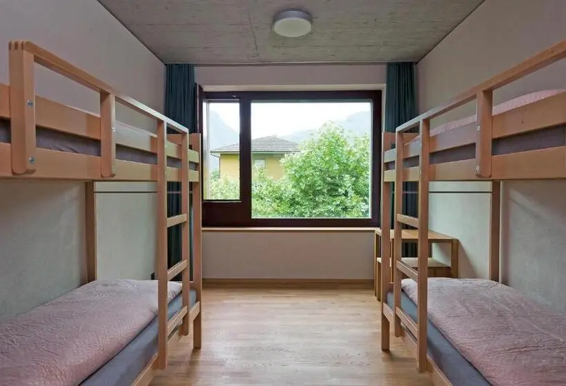 Standard Neljän Hengen Huone Jaettu Kylpyhuone, Interlaken Youth Hostel