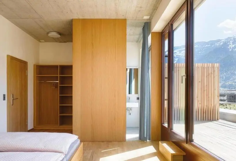 Standard-huone Parveke, Interlaken Youth Hostel