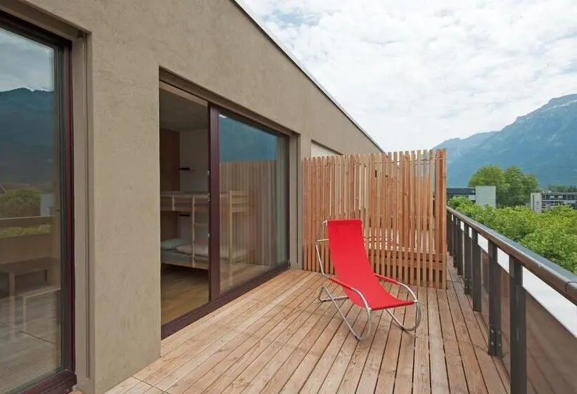 Standard-huone Parveke, Interlaken Youth Hostel