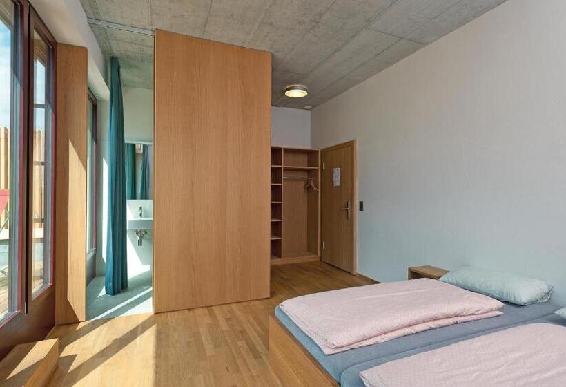 Номер Стандарт с Балконом, Interlaken Youth Hostel