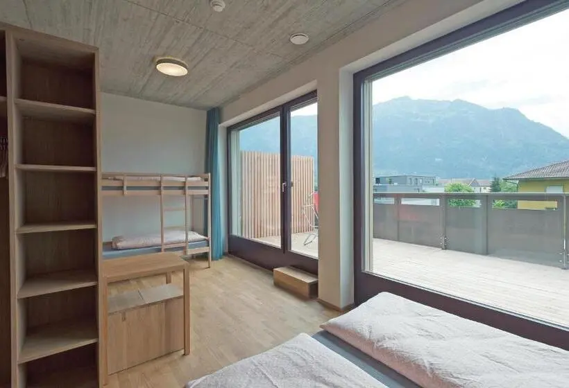 Standard Neljän Hengen Huone Parveke, Interlaken Youth Hostel