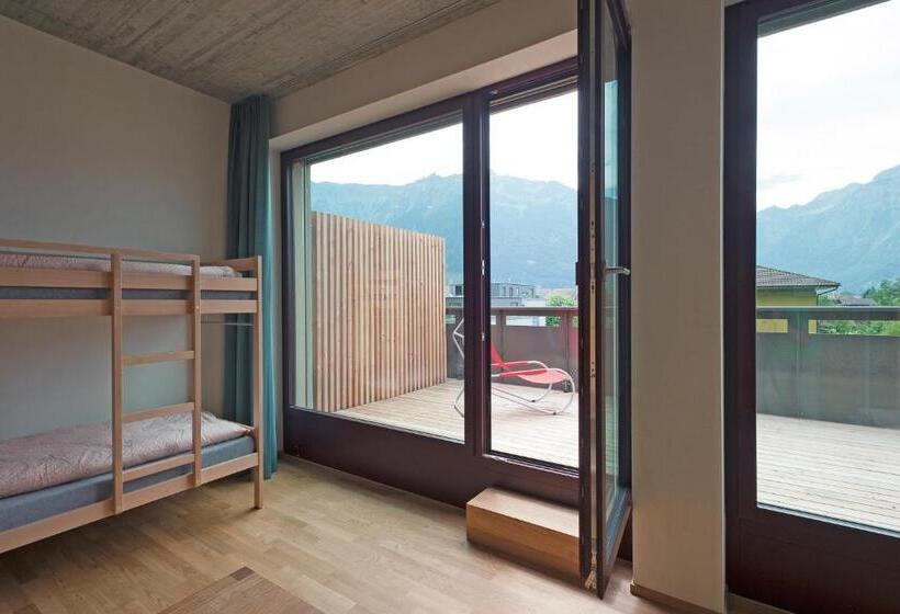 Четырехместный Номер Стандарт с Балконом, Interlaken Youth Hostel