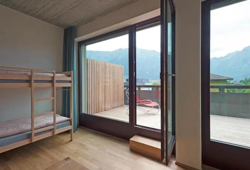 Standard Neljän Hengen Huone Parveke, Interlaken Youth Hostel