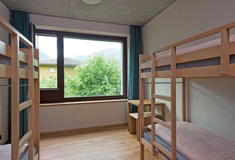 Vuode Makuusalissa, Interlaken Youth Hostel