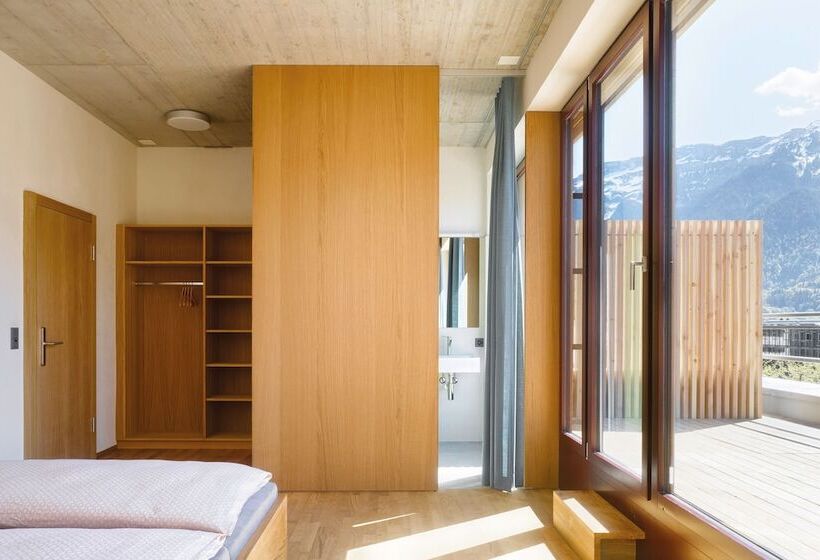 Номер Стандарт с Балконом, Interlaken Youth Hostel