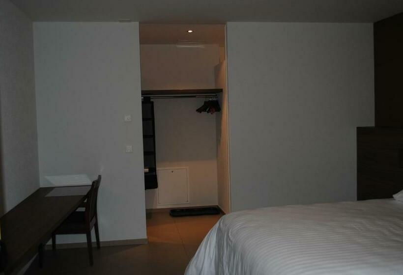 חדר סטנדרט, Du Soleil