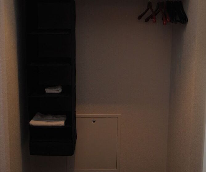 חדר סטנדרט, Du Soleil