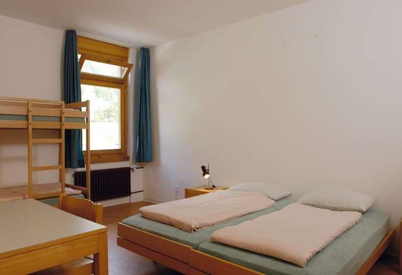 Standard 4 Pers. Værelse Delt Badeværelse, Pontresina Youth Hostel