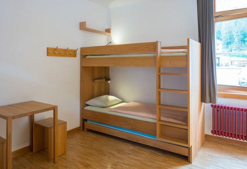 Standard Værelse Delt Badeværelse, Pontresina Youth Hostel