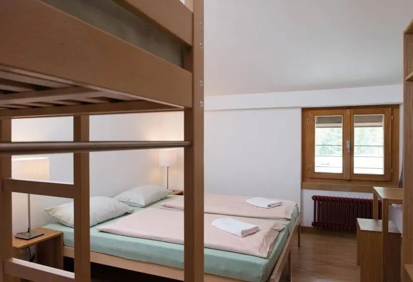 Standard Neljän Hengen Huone Jaettu Kylpyhuone, Pontresina Youth Hostel