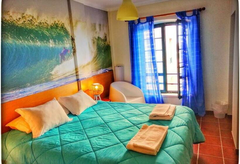 Номер Стандарт Совместная Ванная, Supertubos Beach Hostel