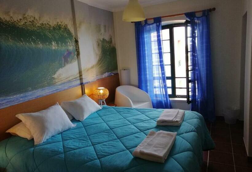 Номер Стандарт Совместная Ванная, Supertubos Beach Hostel