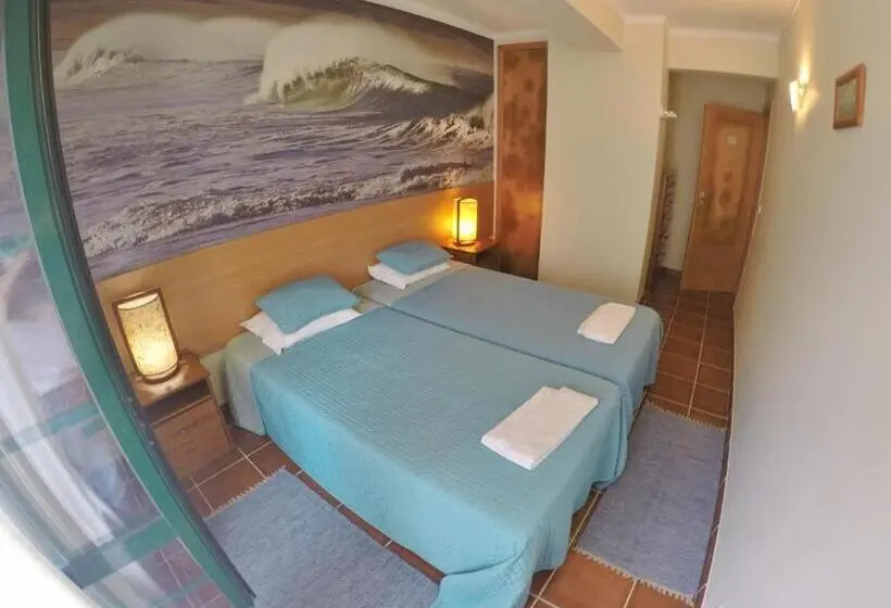 Standard-huone Jaettu Kylpyhuone, Supertubos Beach Hostel