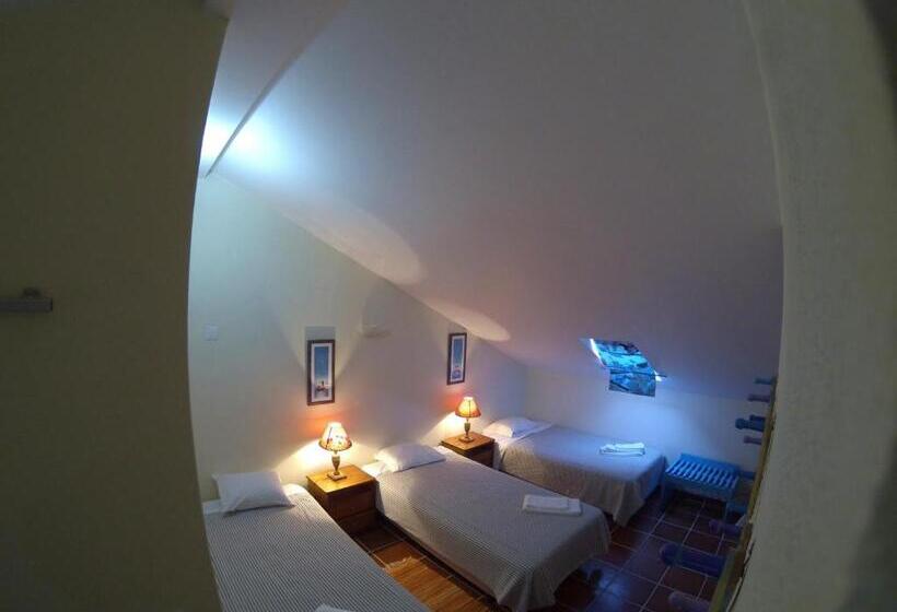 Семейный Номер, Supertubos Beach Hostel