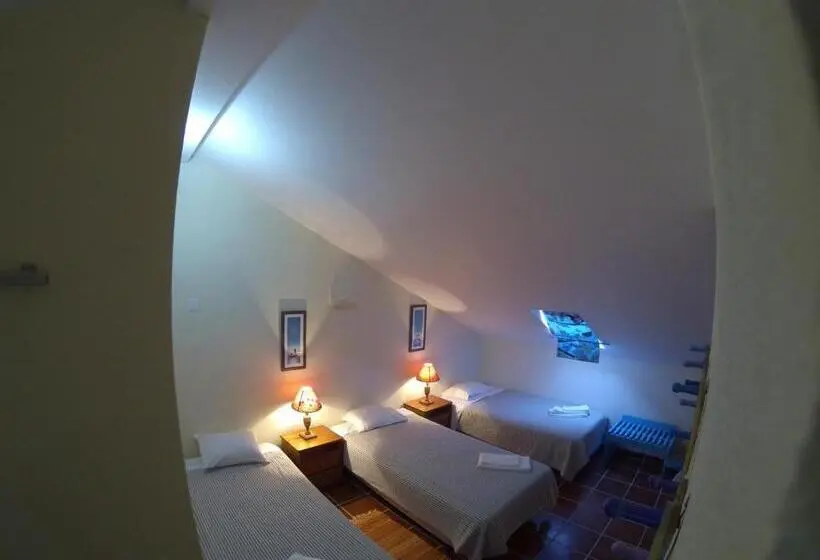 Perhehuone, Supertubos Beach Hostel