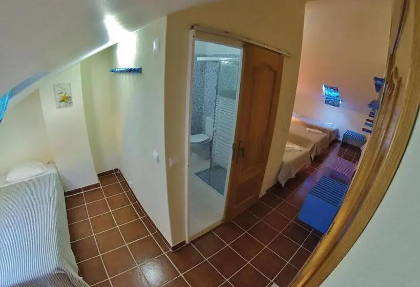 Perhehuone, Supertubos Beach Hostel