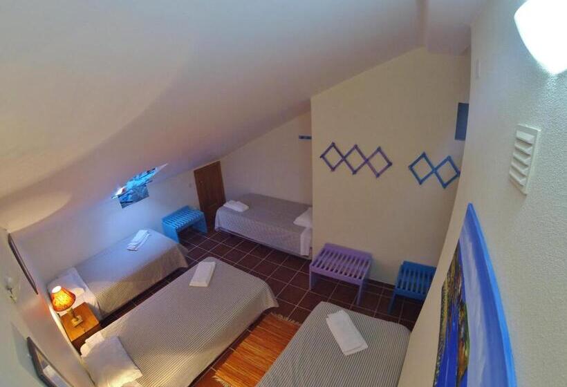 Семейный Номер, Supertubos Beach Hostel