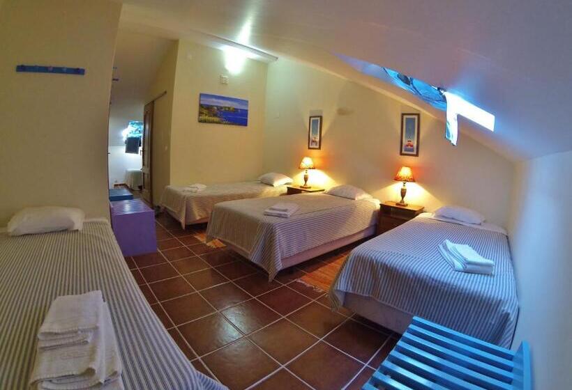 Семейный Номер, Supertubos Beach Hostel