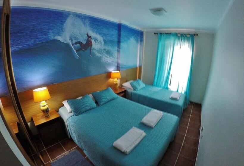 Трехместный Номер Стандарт Совместная Ванная, Supertubos Beach Hostel