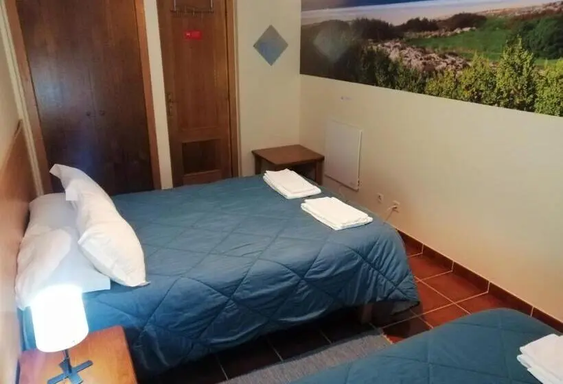 Standard Kolmen Hengen Huone Jaettu kylpyhuone, Supertubos Beach Hostel