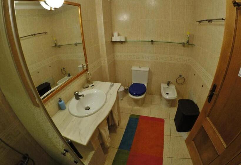 Номер Стандарт Вид на Море с Балконом, Supertubos Beach Hostel