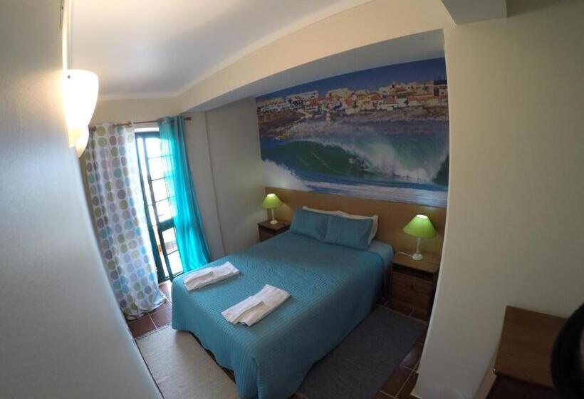 Номер Стандарт Вид на Море с Балконом, Supertubos Beach Hostel