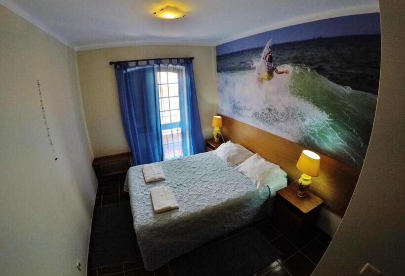 Номер Стандарт Вид на Море с Балконом, Supertubos Beach Hostel