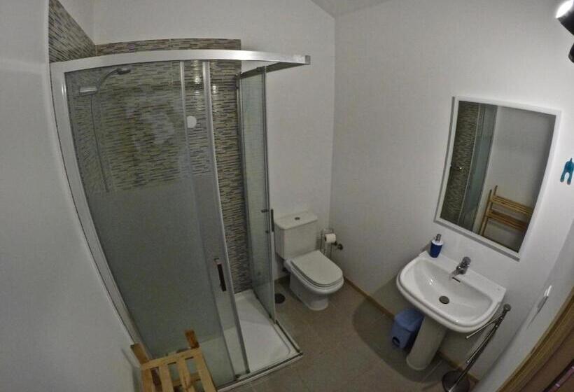 Четырехместный Номер Стандарт, Supertubos Beach Hostel