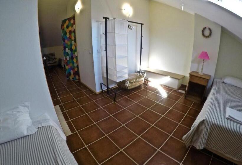 Четырехместный Номер Стандарт, Supertubos Beach Hostel