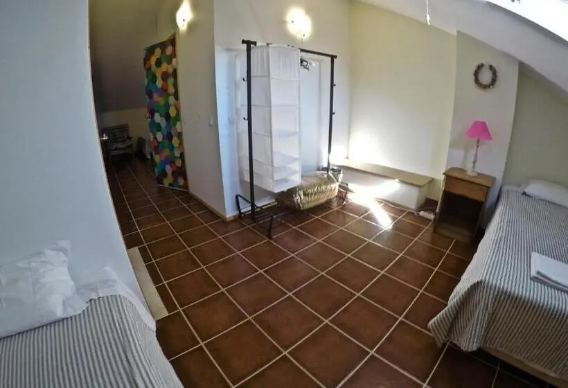 Standard Neljän Hengen Huone, Supertubos Beach Hostel