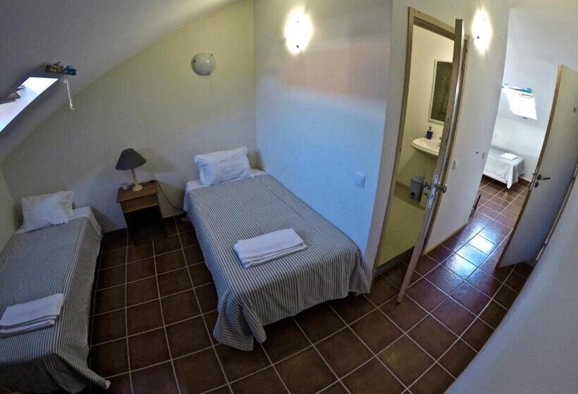 Четырехместный Номер Стандарт, Supertubos Beach Hostel