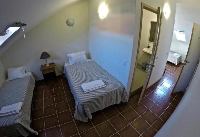 Standard Neljän Hengen Huone, Supertubos Beach Hostel