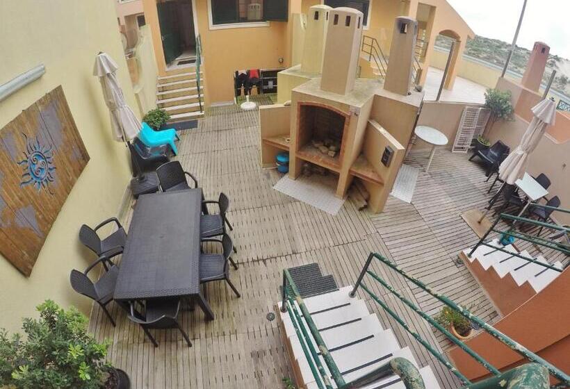 Четырехместный Номер Стандарт, Supertubos Beach Hostel