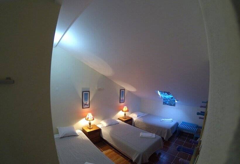 Семейный Номер, Supertubos Beach Hostel