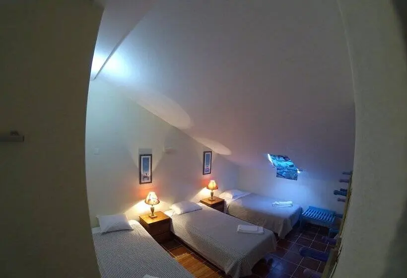 Perhehuone, Supertubos Beach Hostel