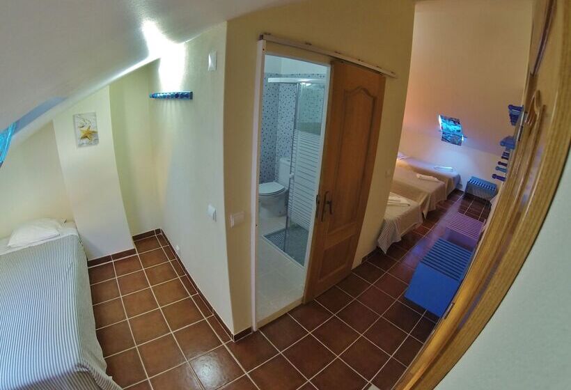 Семейный Номер, Supertubos Beach Hostel