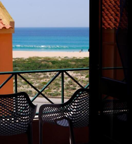 Номер Стандарт Вид на Море с Балконом, Supertubos Beach Hostel