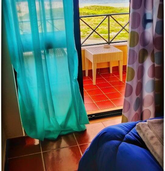 Номер Стандарт Вид на Море с Балконом, Supertubos Beach Hostel