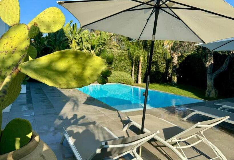 اتاق سوپریور با تخت بزرگ, Dimoro Luxury Rooms In Sicily