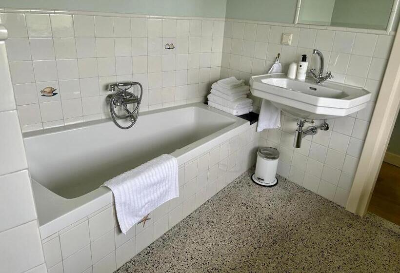 غرفة ديلوكس مطلّة علي البحر, Villa Nieuwland B&b